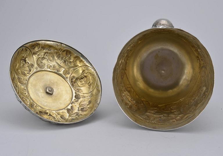 BÄGARE med LOCK, silver, möjligen Nürnberg, 1800-tal. Vikt 1140 g.