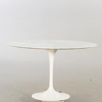 EERO SAARINEN, a dinner table "Tulip".