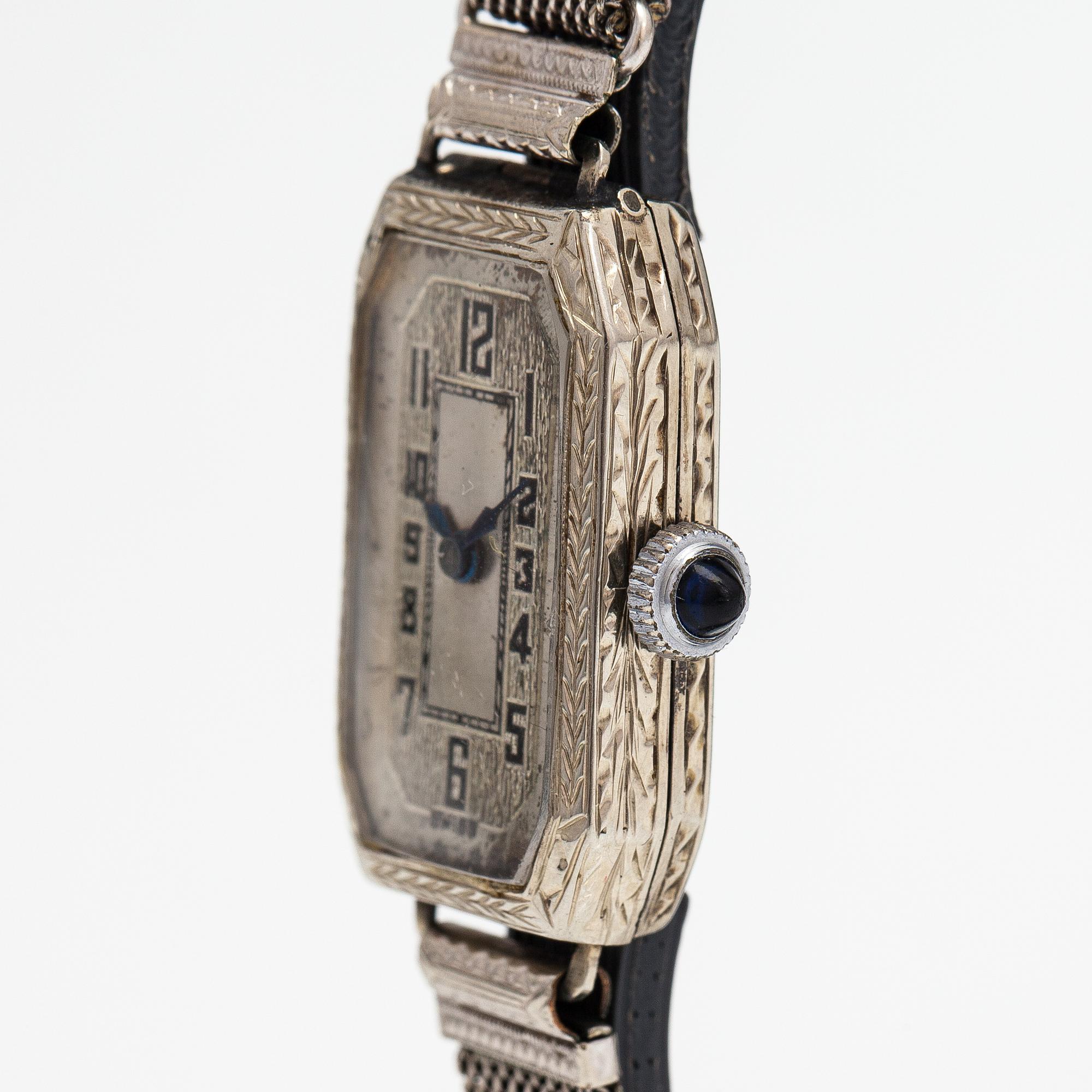 Wrist watcj 17 x 26 mm.