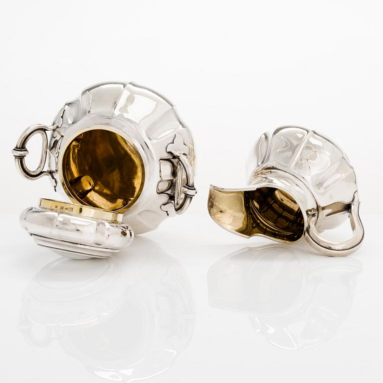 Sazikov, Sockerskrin och mjölkkanna, Kejserlig hovleverantörsstämpel Sazikov, S:t Petersburg 1860.