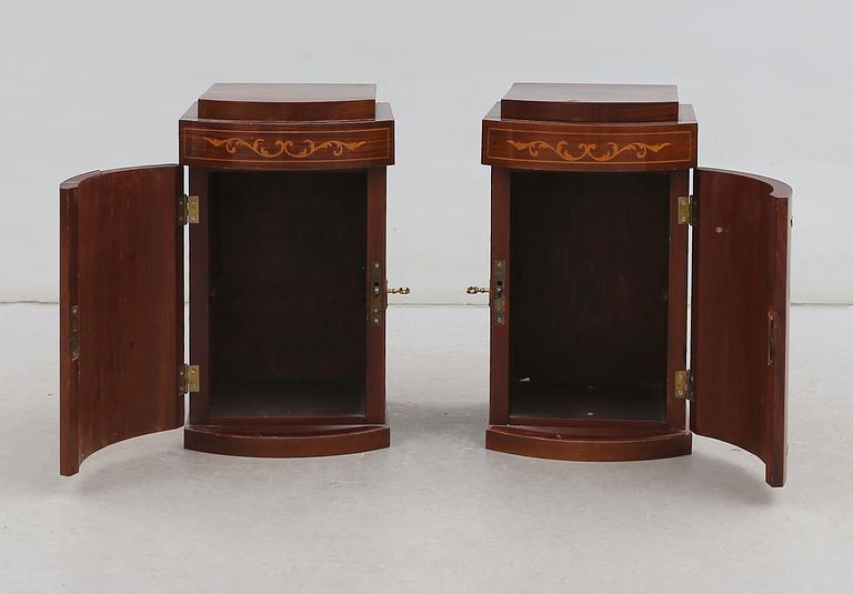 SKÅP, 1 par, 1900-talets första hälft.