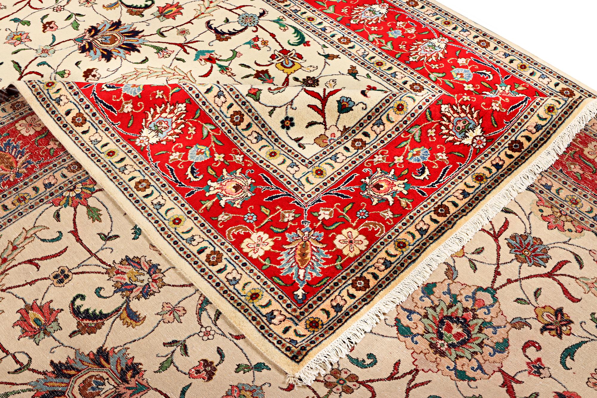 A Mahal carpet, c. 493 x 300 cm.