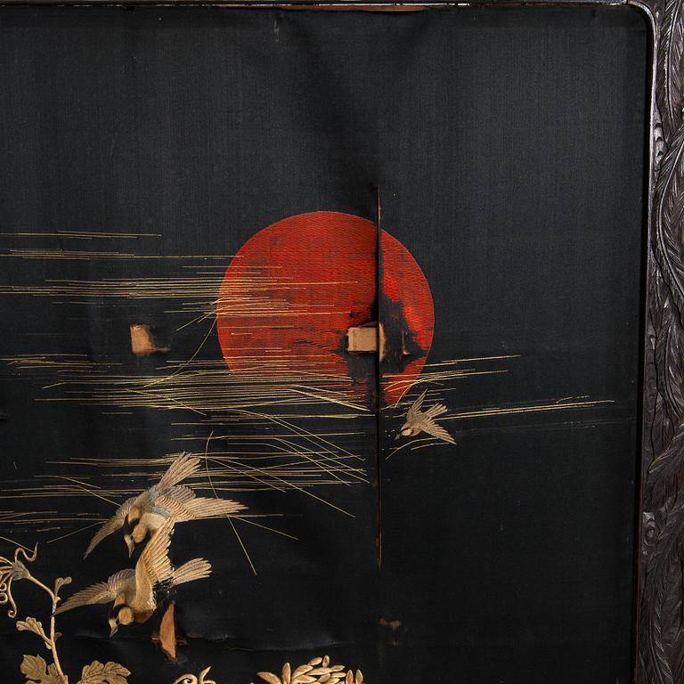 A Japanese folding screen from Meiji period, circa 1900.