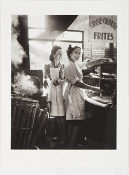 WILLY RONIS, Limited Edition Portfolio with 12 Collotype Plates, signed and numbered 238/290 on the colophon.