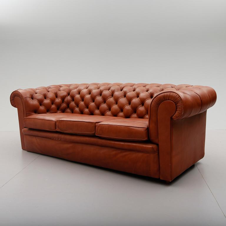 SOFFA SAMT FÅTÖLJ, Chesterfield, sent 1900-tal.
