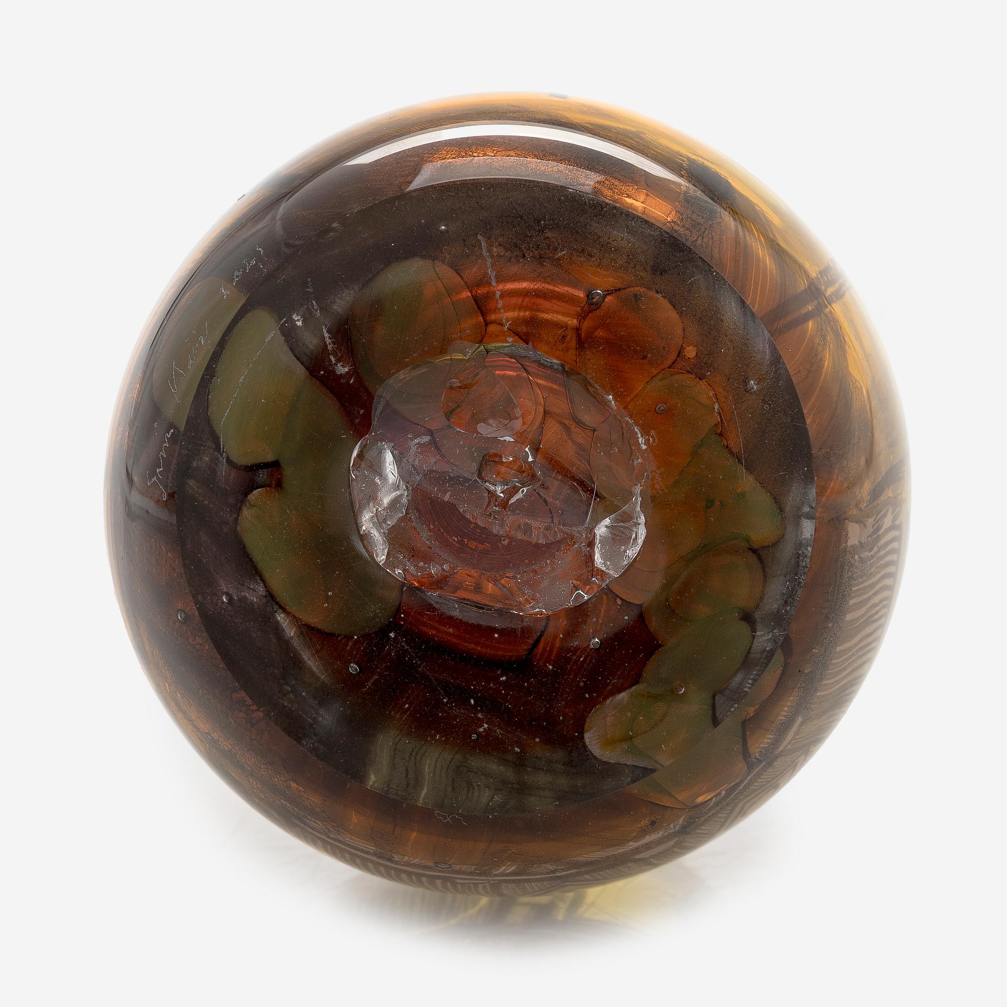 Sini Majuri, a glass sculture 'Iron and love'. Signed Sini Majuri 2023.
