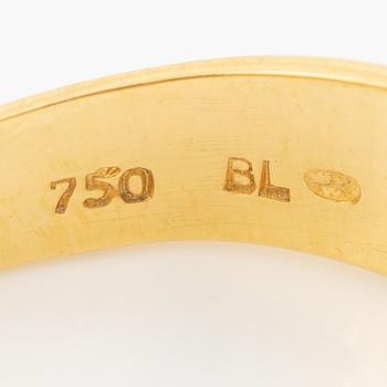 Ring in 18K gold set with three brilliant-cut diamonds.