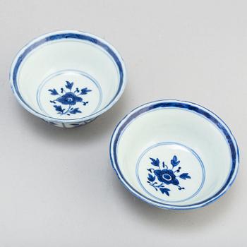 A pair of blue and white bowls, Qing dynasty, Jiaqing (1796-1820).