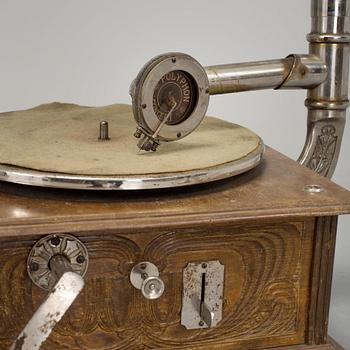 Gramophone, circa 1900.