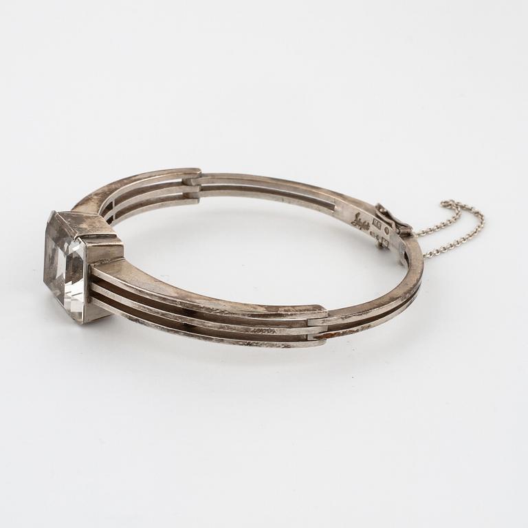 ATELJÉ STIGBERT, Stockholm, 1944, a faceted rock crystal bangle.