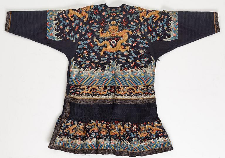 A Chinese robe, embroidered silk. Qing dynasty (1644–1911).