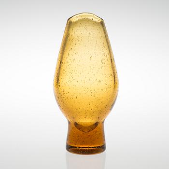 A vase signed Runar Engblom Riihimäen Lasi Oy. From the 1950/60s.