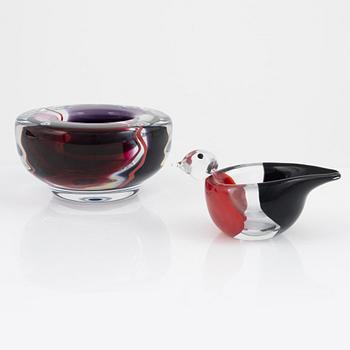 Erik Höglund, skålar, 2 st, glas, Studioglas, Strömbergshyttan, daterade 1990.