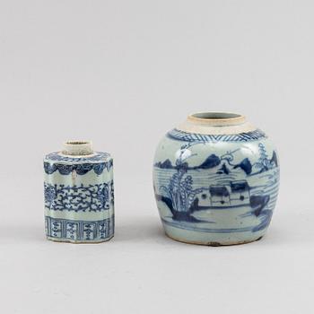 A blue and white tea caddy and a ginger jar, Qing dynasty, circa 1900.