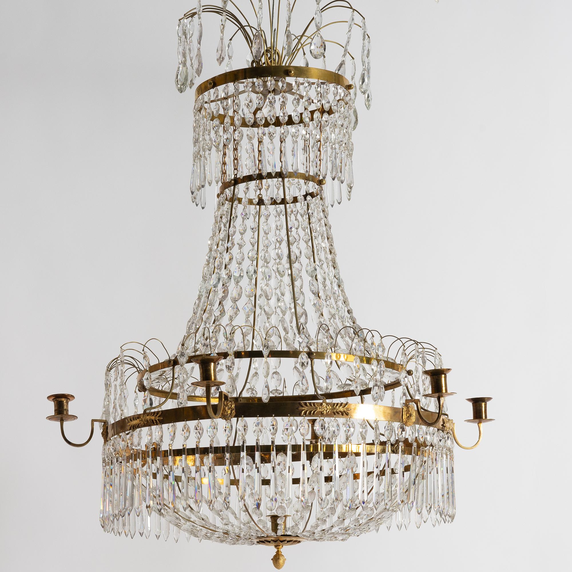 Ljuskrona, för sju ljus, Stockholmsarbete, 1700-talets slut, Sengustaviansk.