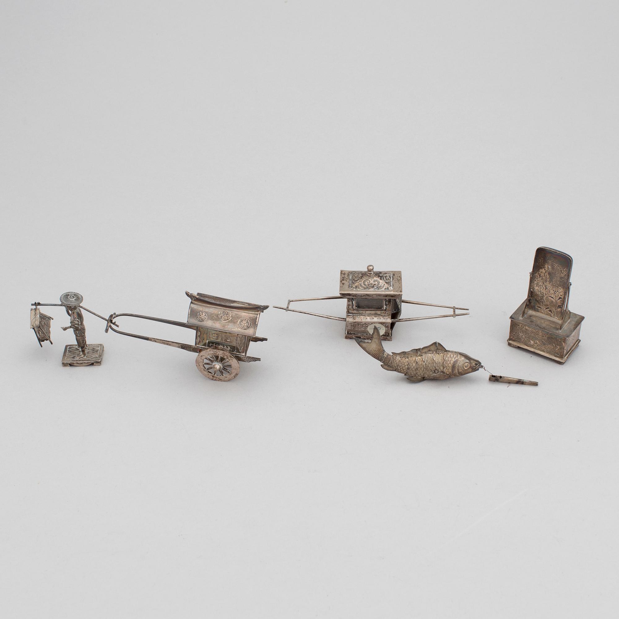 MINIATYRER, fem stycken, silver. Japan, tidigt 1900-tal.