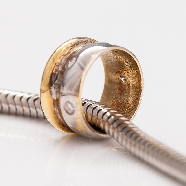 A 14K white and yellow gold bracelet with diamonds ca. 0.03 ct in total.