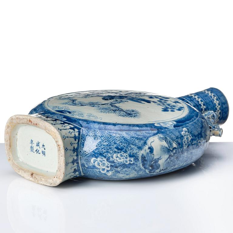 A large blue and white moonflask, Qing dynasty, 19th Century.