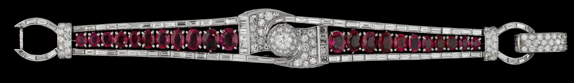 ARMBAND, fasettslipade Burma rubiner, tot. ca 12.20 ct, briljant- och baguetteslipade diamanter, tot. ca 14 ct. 1940-tal.