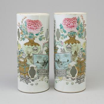 A pair of Chinese porcelain vases, 20th century.