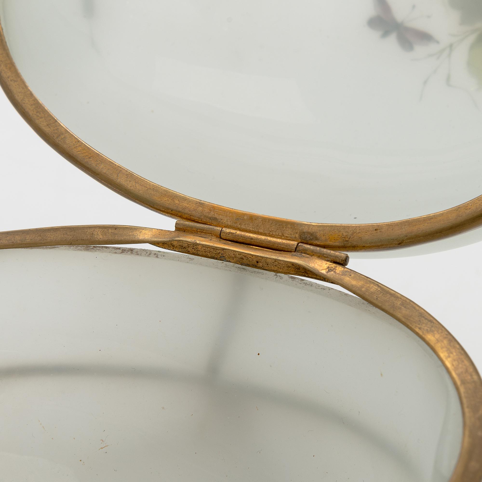 Dosa, glas och mässing, 1800-talets slut.