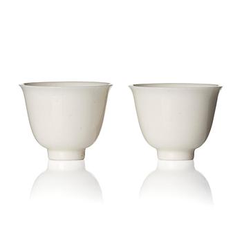 1229. A pair of blanc de chine cups, Qing dynasty, Kangxi (1662-1722).