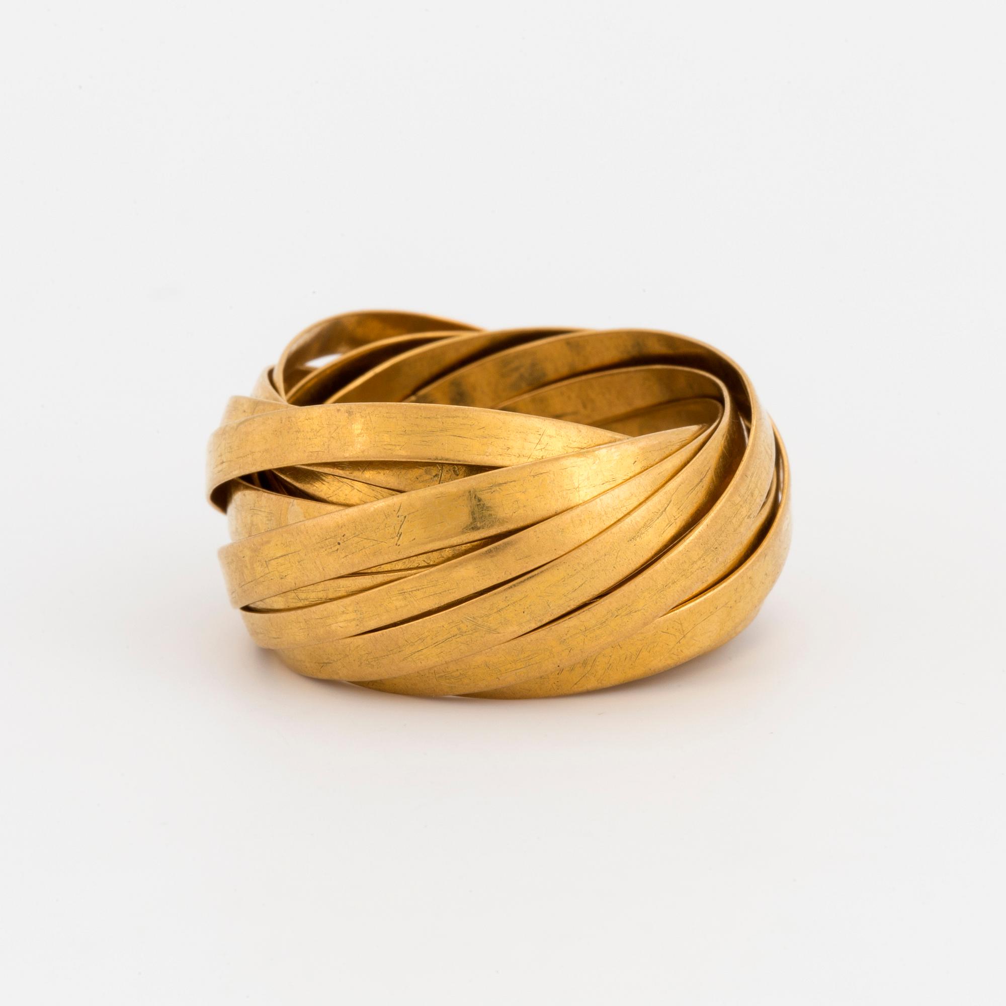 A ring of multiple interlocking rings.