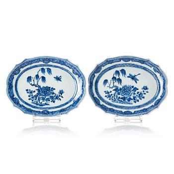 A pair of blue and white serving dishes, Qing dynasty, Qianlong (1736-95).