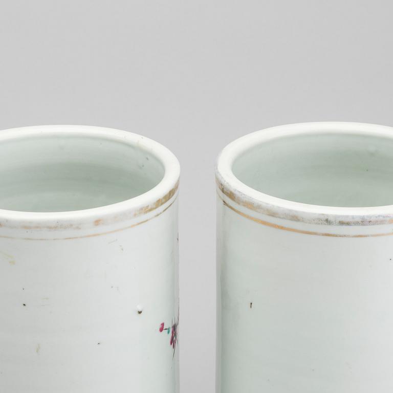 TWO CHINESE PORCELAIN VASES 20TH CENTURY,