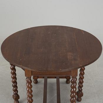 A first half of the 19th century gate leg table.