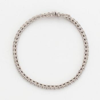 Brilliant-cut diamond tennis bracelet, with report HRD.