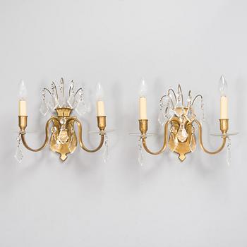 Paavo Tynell, A pair mid-20th century '7151' wall lights for Taito, Finland.