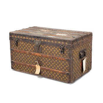 LOUIS VUITTON, monogram trunk.