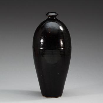 A Jizhou 'leaf' vase, Northern Song dynasty (960-1279).