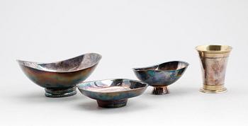 SKÅLAR, 3 st samt BÄGARE, silver, 1900-tal. Vikt ca 378 gram.