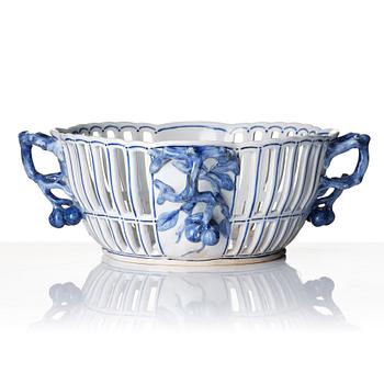 A Swedish latticed jugend flintware bowl and dish, Rörstrand, around 1900.