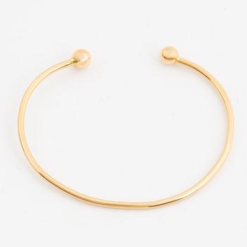 18K gold bangle.