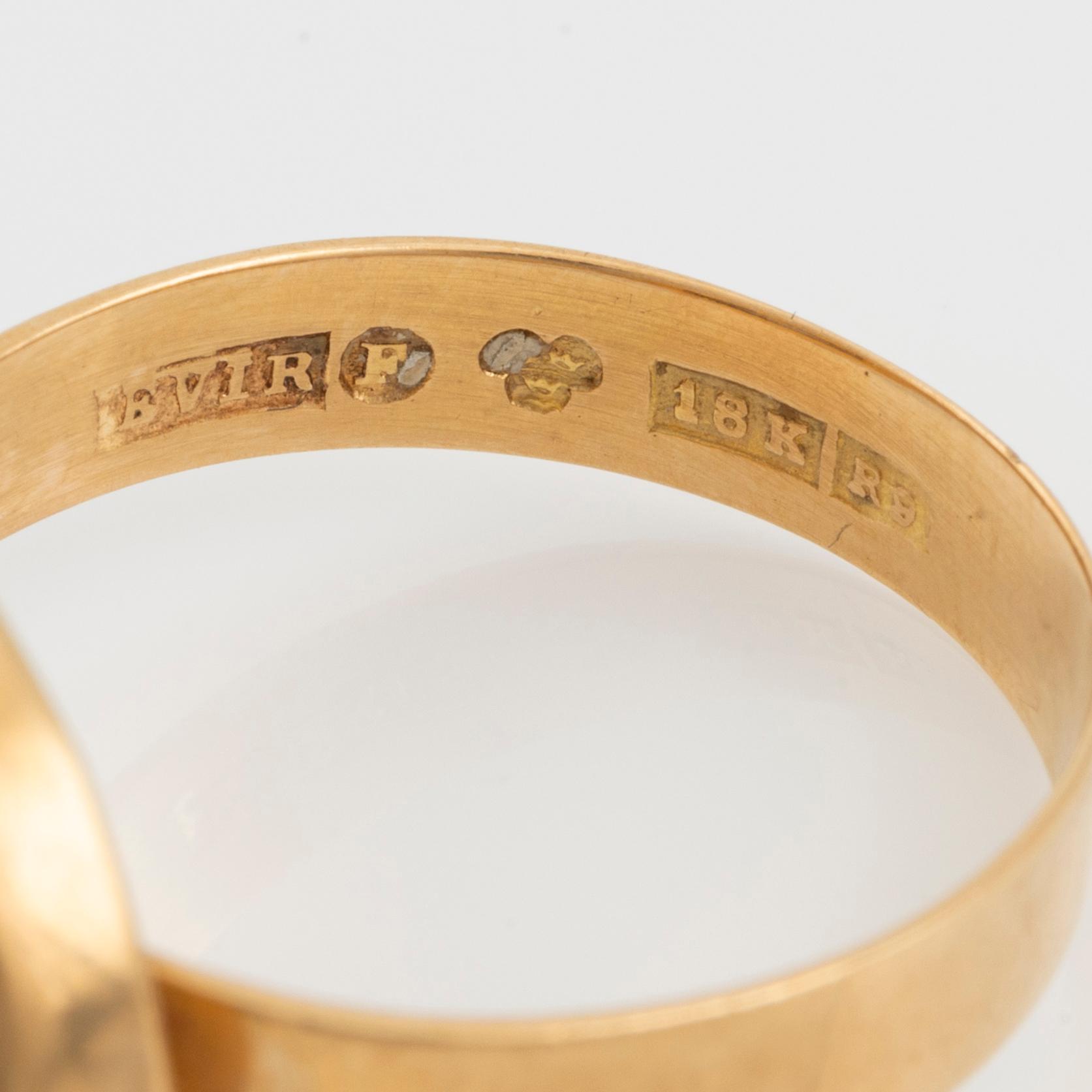 Ring 18K guld med syntetisk sten.