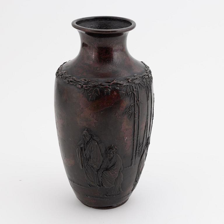A Japanese bronze vase, 20th century.