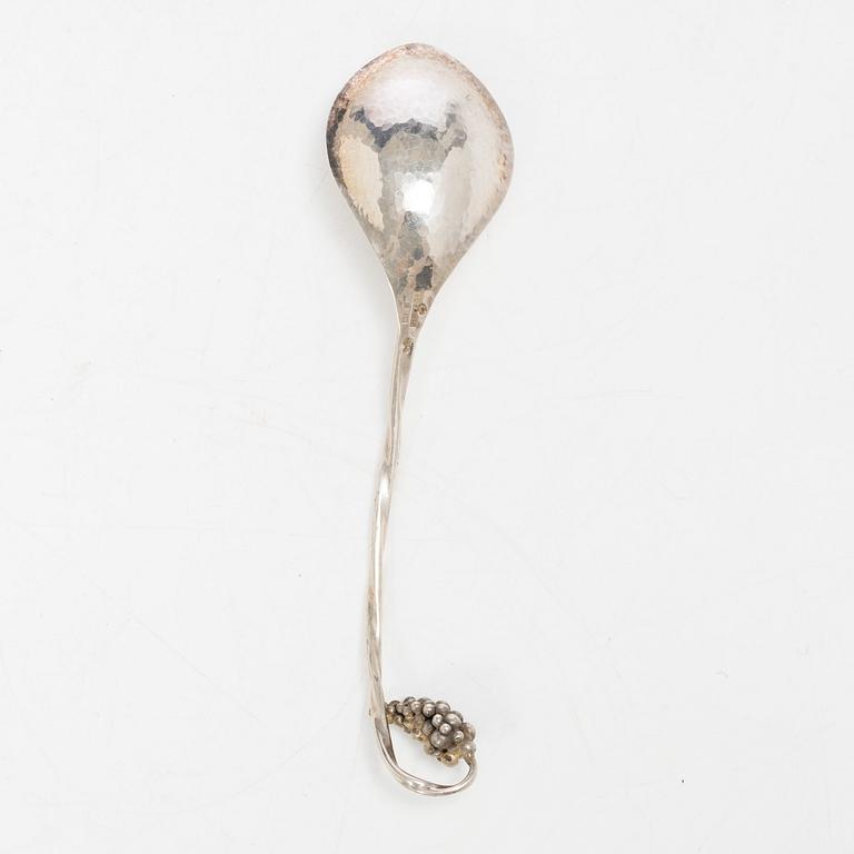 Eric Råström, lockskål, silver, Stockholm 1917, samt sked, J E Skreij, Falun 1927.