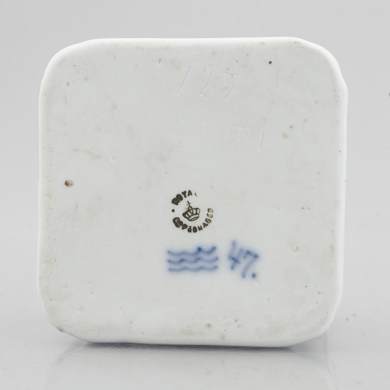A 'Musselmalet' porcelain ink stand, Royal Copenhagen, Denmark 1889-1922.
