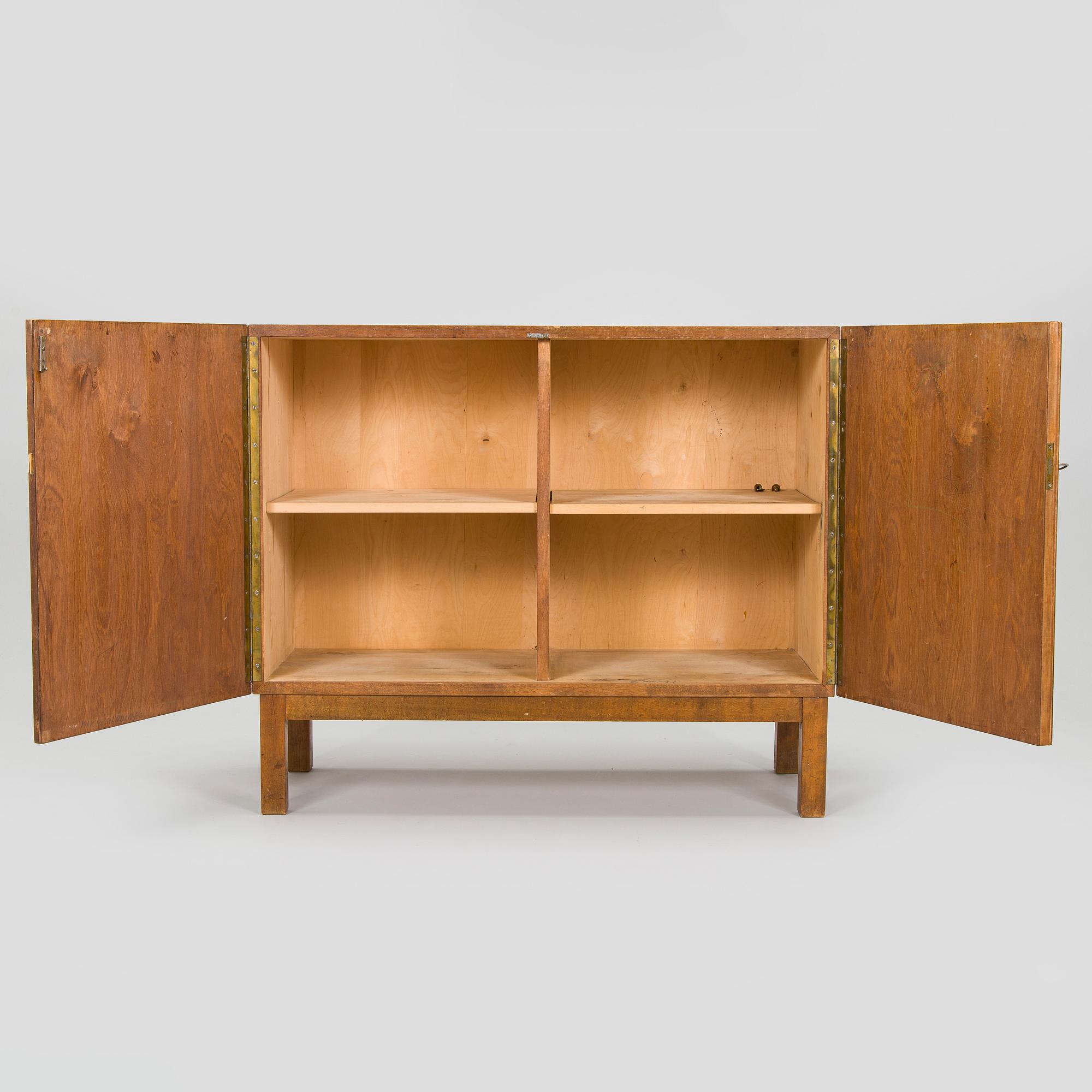 Alvar Aalto, skåp, modell 810 för O.Y Huonekalu- ja Rakennustyötehdas A.B, 1930-tal.