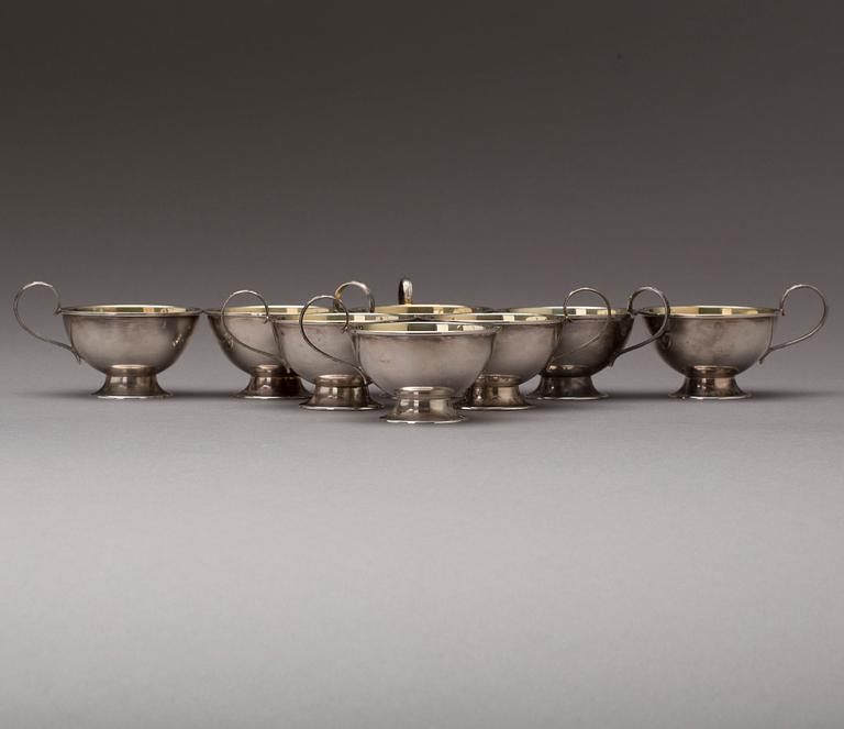 SUPKOPPAR, 12 st silver, CG Hallberg, svenska importstämplar, silver, vikt ca 330 g.