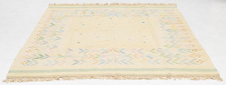 A Kelim carpet, c. 258 x 192 cm.