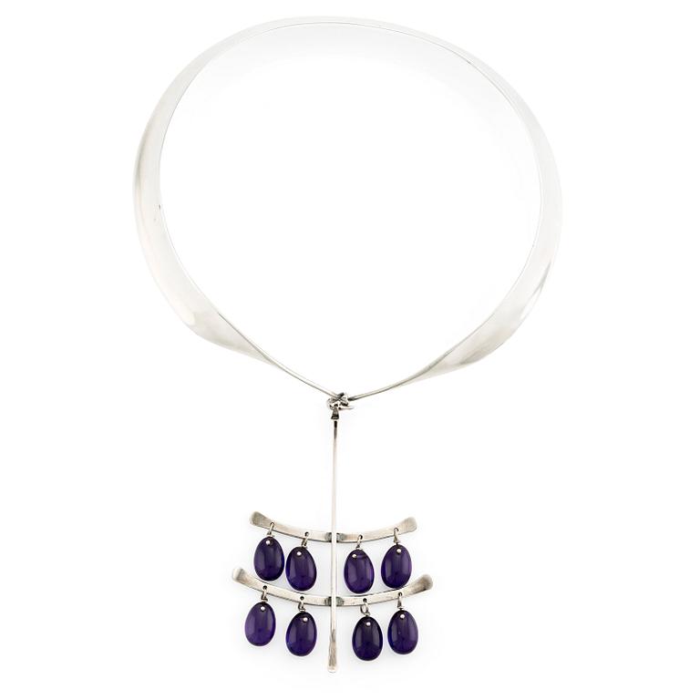 Vivianna Torun Bülow-Hübe, a necklace with a pendant, No. 160 and No. 35, sterling silver  with amethyst, for Georg Jensen, Copenhagen.