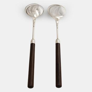 Kay Bojesen, Serveringsfat samt -bestick, sterlingsilver och palisander, Danmark. Kring 1960-talets mitt.
