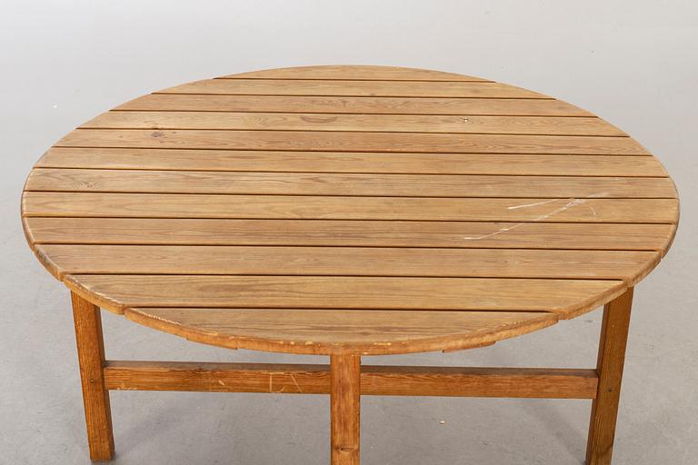 A circular garden table, probably Elsa Stackelberg for Fri Form.