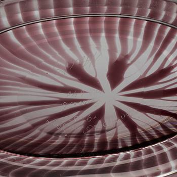 AN EDWARD HALD ORREFORS GLASS BOWL, signed Orrefors Sweden 1945 Sgraal no 640 Hald.