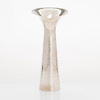 Pekka Piekäinen, A sterling silver vase "Calla", marked PP, Platinoro, Turku 2007.