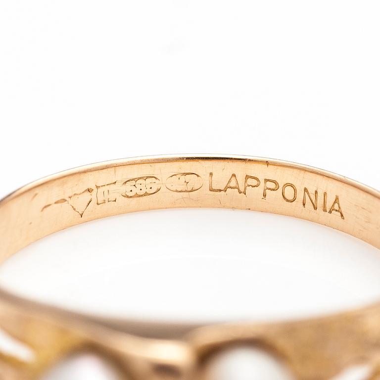 BJÖRN WECKSTRÖM, A 14K gold ring with cultured pearls. Lapponia 1974.